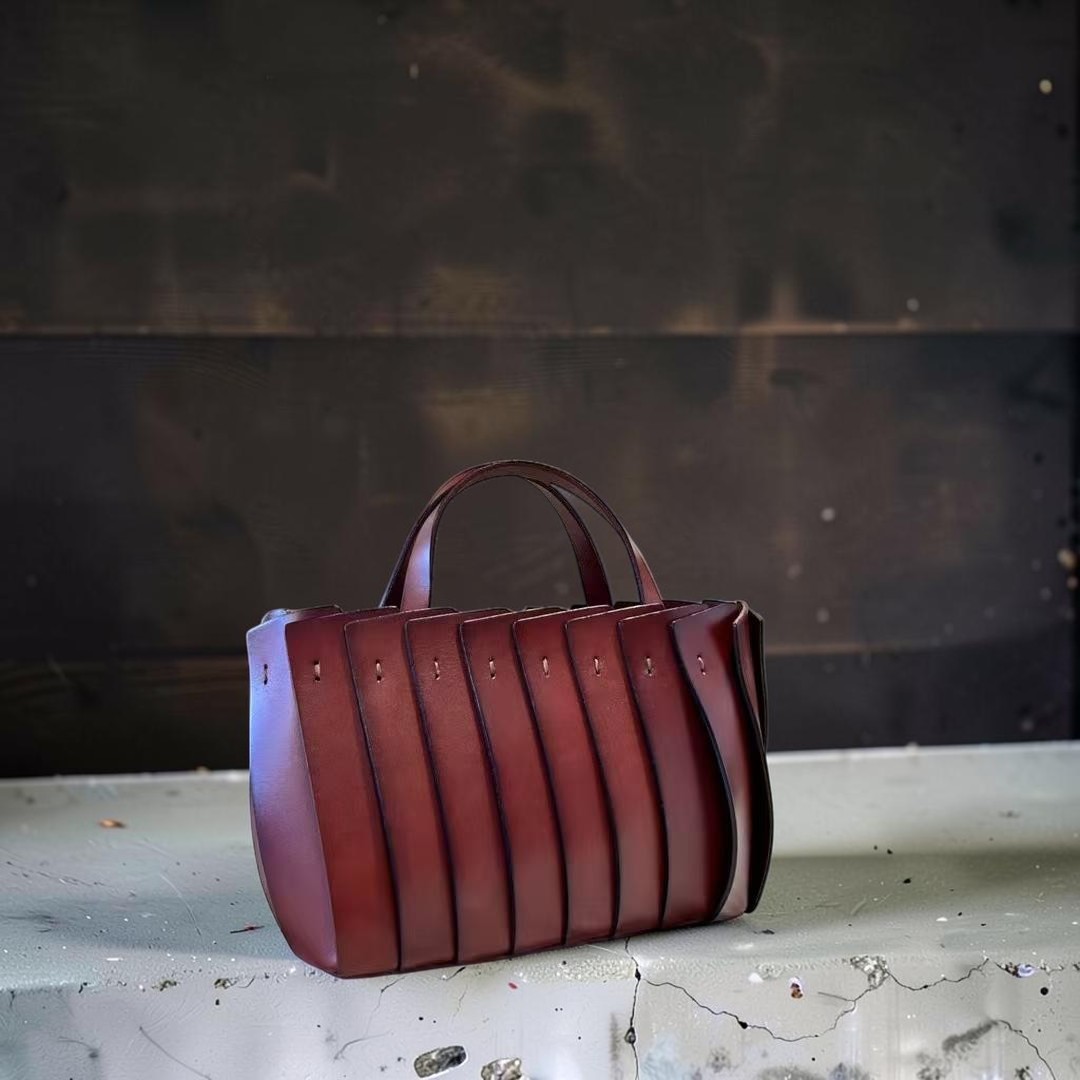 微信图片_2026-05-17_114337_490 The Architectural Pleat shopperTote in vegetable-tanned Calfskin - 图片 1