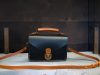 handcrafted structured messenger handbag with antique brass hardware - 图片 5