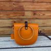 handcrafted crossbody saddle flap-wooden-ring top handle handbag in veg tan calfskin - 图片 12