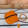 handcrafted crossbody saddle flap-wooden-ring top handle handbag in veg tan calfskin - 图片 15