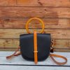 handcrafted crossbody saddle flap-wooden-ring top handle handbag in veg tan calfskin - 图片 19