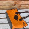 Minimalist handcrafted travel carryall ahdnabg with removeable clutch in italian veg-tan calfskin - 图片 3