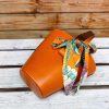 structured cylindrical bucket tote handcrafted  architectural handbag in veg-tan leather - 图片 6