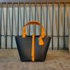 handcrafted leatehr bucket handbag tote with protect feet in italy veg-tan calfskin - 图片 2