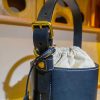 minimalist drawstring bucket hanbdag with removable insert - 图片 8
