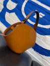 Handcrafted geometric origami-inspired handbag in italian veg-tan calfskin - 图片 12
