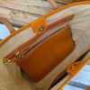 Minimalist handcrafted travel carryall ahdnabg with removeable clutch in italian veg-tan calfskin - 图片 7