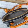 Handmade Italian Vegetable-Tanned Leather Shell handbag – Elegant Dome Satchel - 图片 9