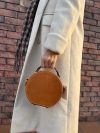 Minimalist handcrafted mini circle camera crossbody in italian veg-tan calfskin - 图片 6
