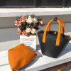 Minimalist structured bucket handbag with modular Zipper pouch - 图片 4
