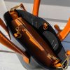 Minimalist structured bucket handbag with modular Zipper pouch - 图片 5