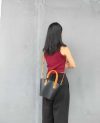 Minimalist structured bucket handbag with modular Zipper pouch - 图片 10