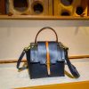 Handmade Minimalist Structured Top-Handle Bag with protective feet - 图片 6