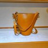 handmade structured bucket handbag– Minimalist Cylindrical Shoulder Purse - 图片 7